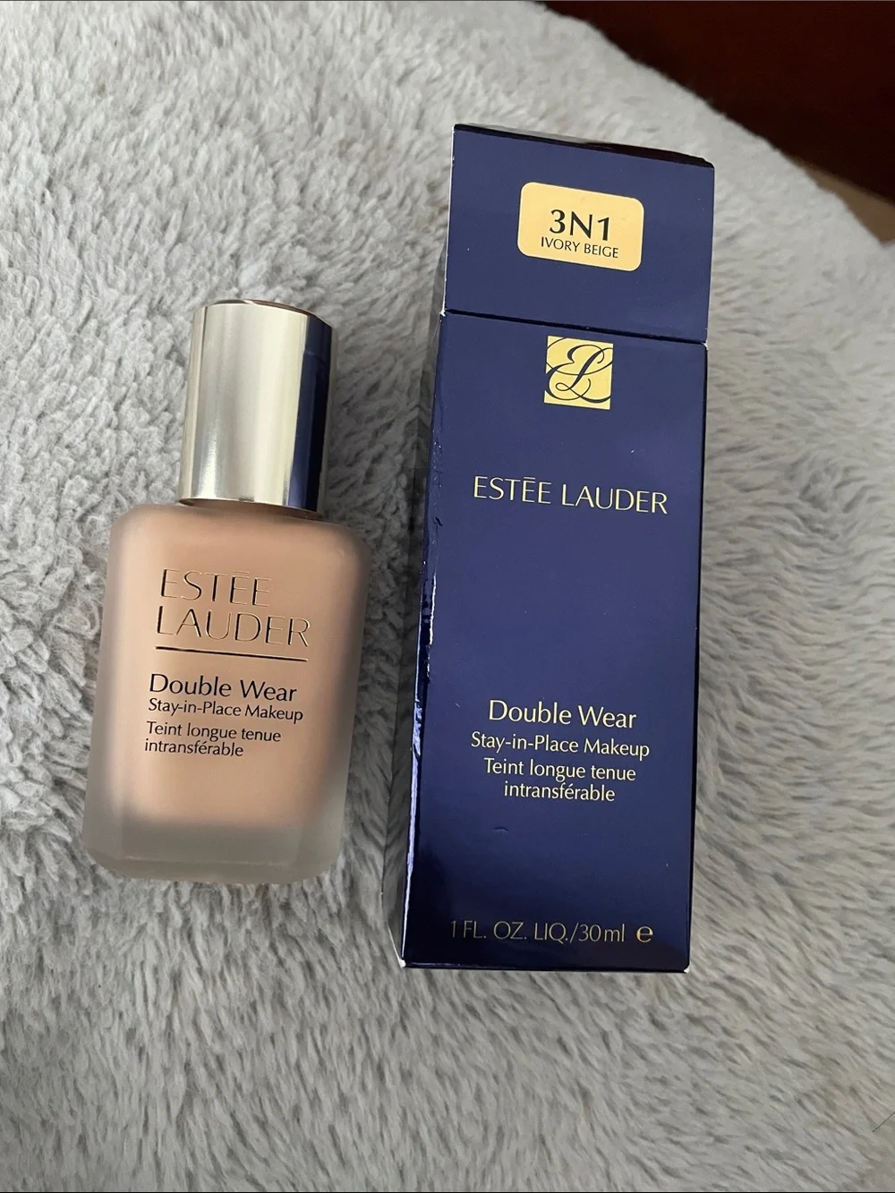 Estee Lauder Double Wear Foundation - Ivory Beige with Navy Box